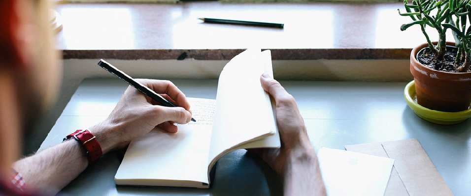 5 Dynamics works with teams to create cultures where people can do their best work Photo of someone taking notes