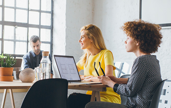Simpli5 helps improve team dynamics to make an immediate and lasting impact on group performance. Photo of a small team working together.